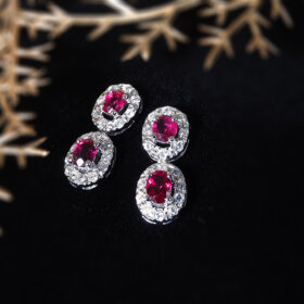 K18WG ルビーピアス 0.68ct/0.69ct