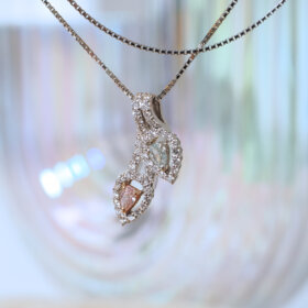 PT/K18PG ブルー・ピンクダイヤモンド プチネックレス 0.122ct