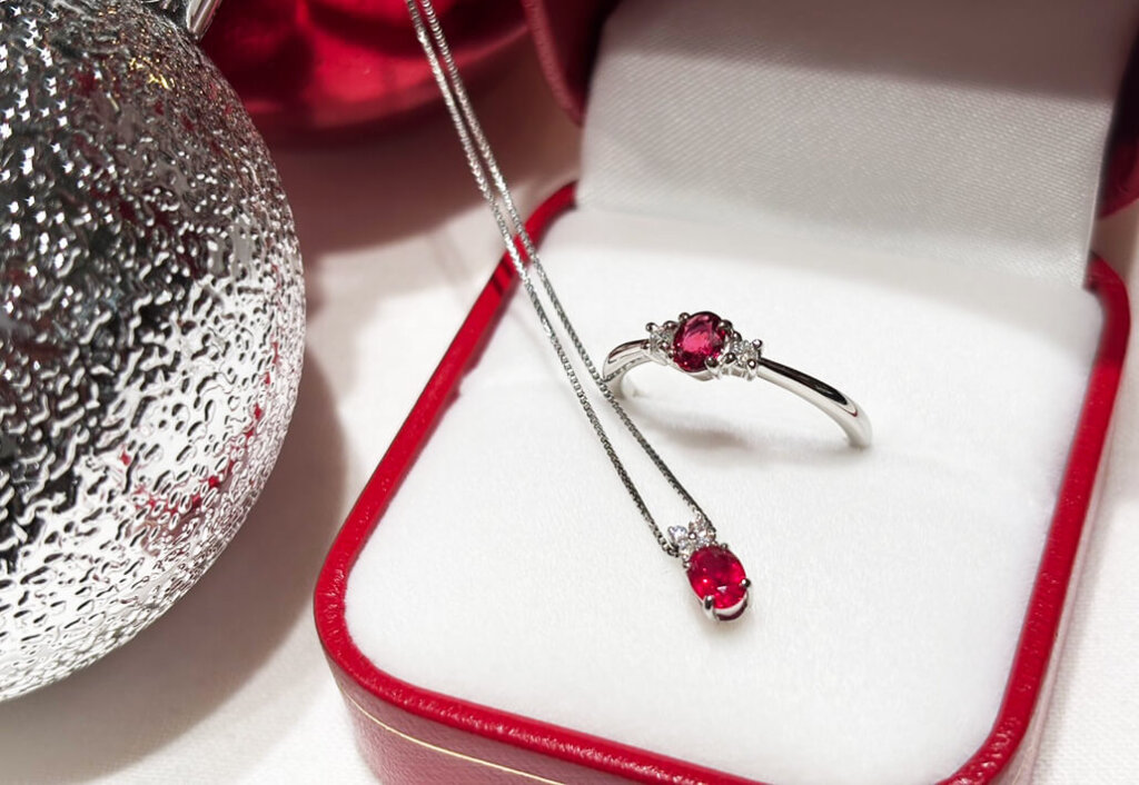 2025クリスマス2点セット_ルビーピジョンブラッド、ノーヒートリング・ネックレス